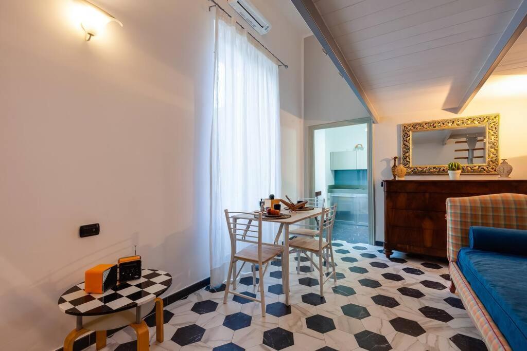 A Lovely Modern Nest In The Center Of Naples