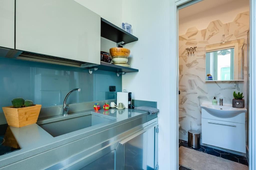 A Lovely Modern Nest In The Center Of